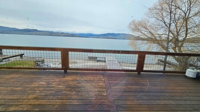 Building Photo - Fully Furnished House plus Mother-in-law suite - Lake Views & Access - Winter Rental Only