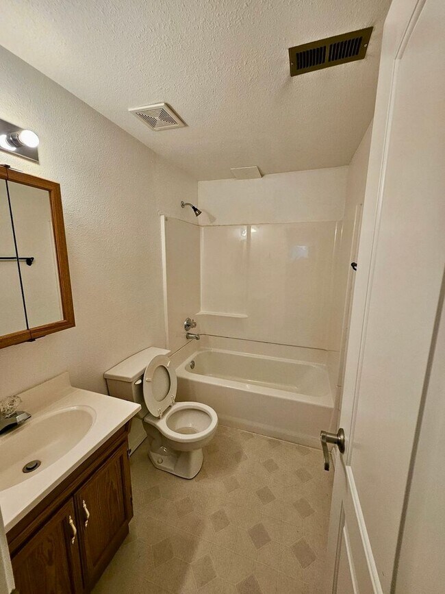 Building Photo - 6373 Pulpit Rock Dr