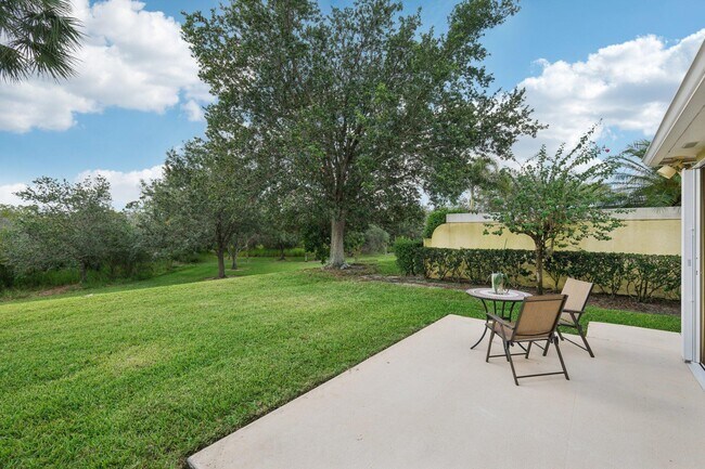 Building Photo - 10853 SW Elsinore Dr