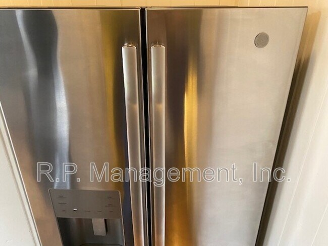 Building Photo - 4221 Harriet Ave