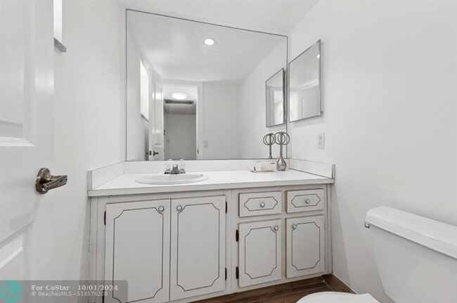 Building Photo - 3000 S Course Dr