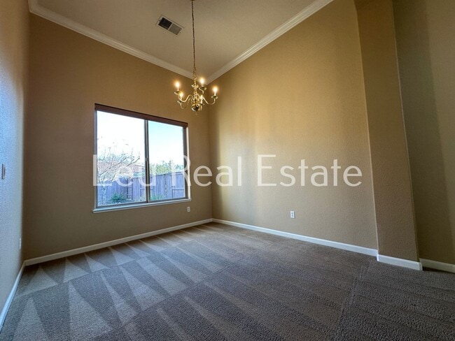 Building Photo - Lovely, 5bd, 3ba home in Serrano, with 3 c...