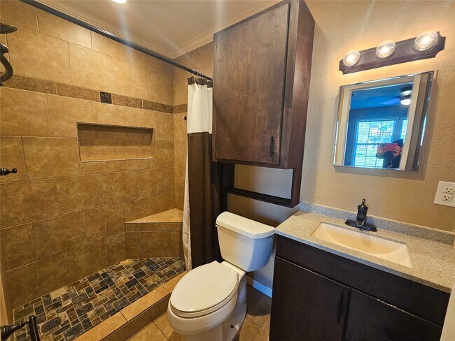 Building Photo - 108 Oriole Ln