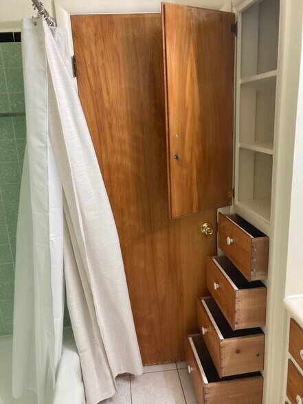 Main Bathroom - 615 E 250 N