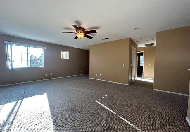 Building Photo - Gorgeous Oceanside Home