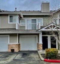 Building Photo - 2 Bed / 1 bath townhome at Summerhill Village in Issaquah $2,895/mo