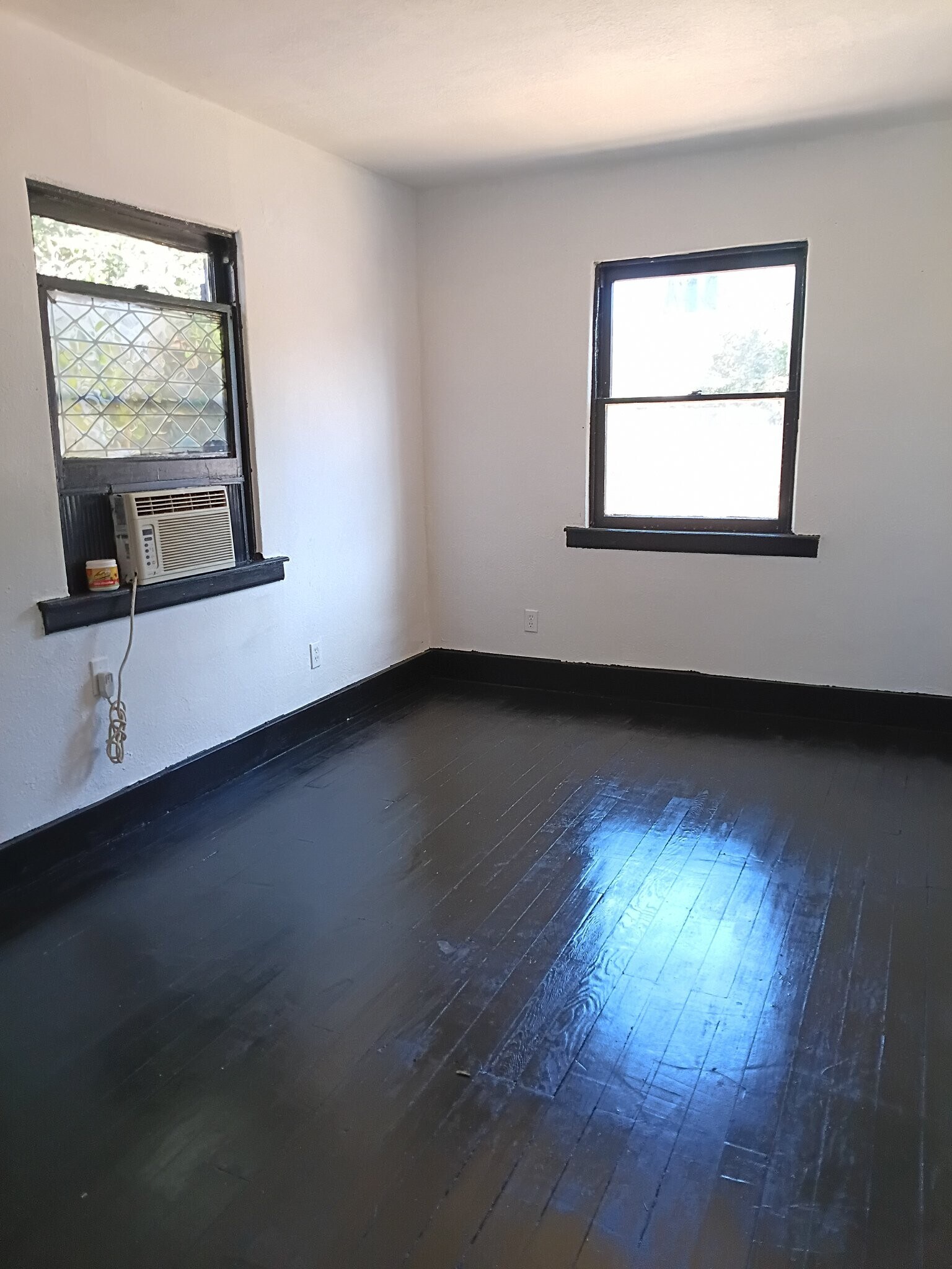 Building Photo - 210 E Normandie Ave