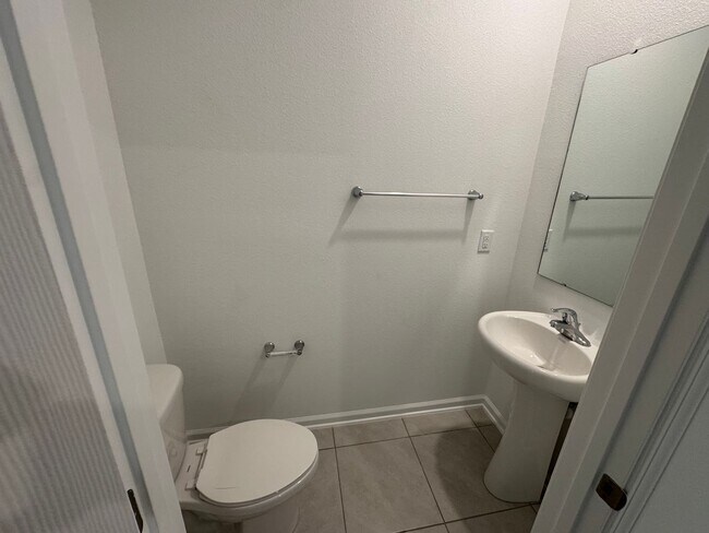 Building Photo - 2/2.5 New Townhome Available