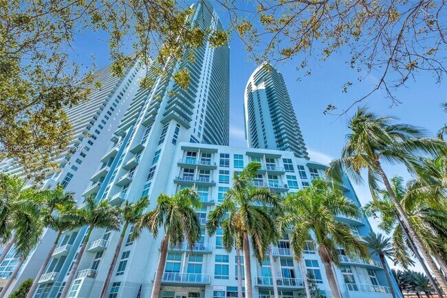 Building Photo - 1900 N Bayshore Dr