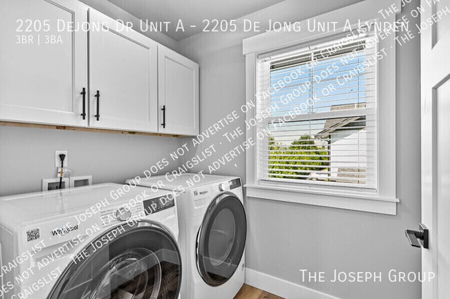 Building Photo - 2205 DeJong Dr
