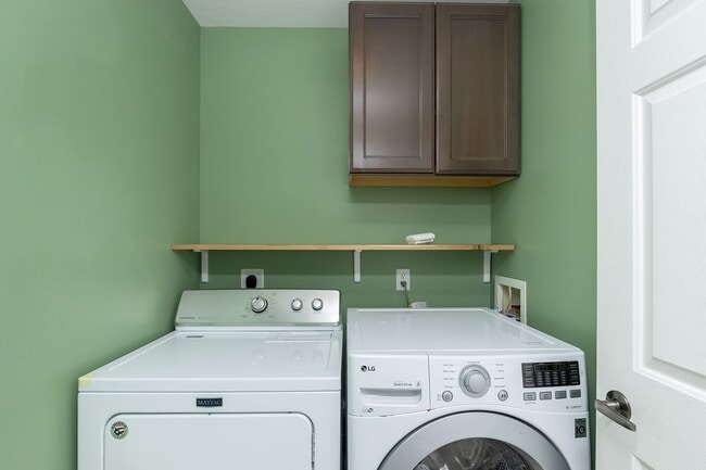 Building Photo - RENT SPECIAL!! 2 Bedroom, 3 Bathroom Townhome in Ankeny!
