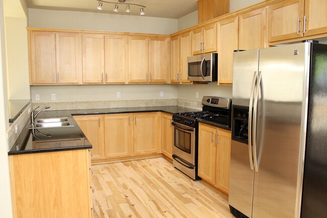 Building Photo - 321 NE Edgeway Drive