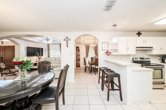 Building Photo - 2040 Cochiti Dr