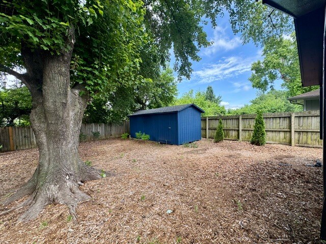 Building Photo - 207 Jonathan Dr