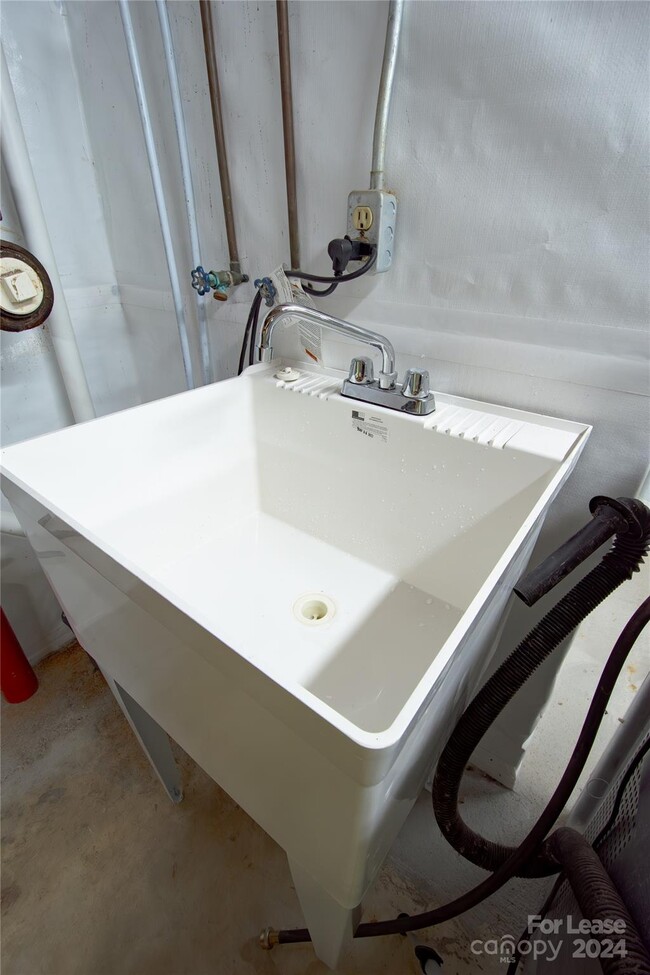 Building Photo - 111 Clement Dr