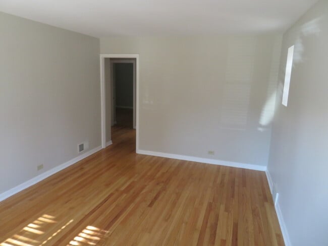 Building Photo - 6948 W Wellington Ave