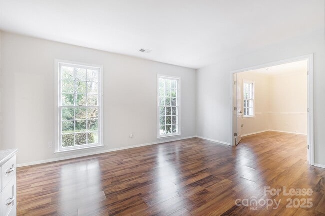 Building Photo - 701 McNabb Ct