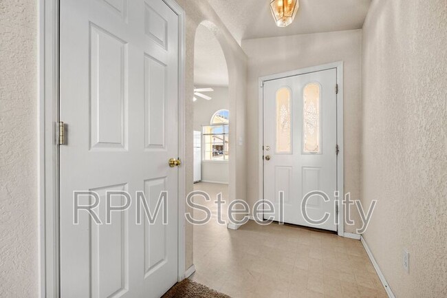 Building Photo - 1014 Pinecrest Dr