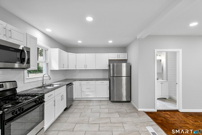 Building Photo - 196 Farren Ave