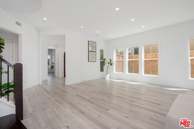 Building Photo - 20600 Bluebird Ct