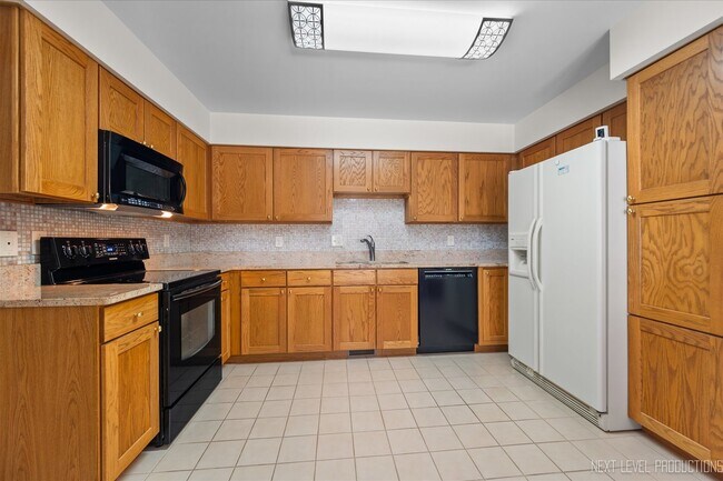 Building Photo - 114 Elmtree Ct