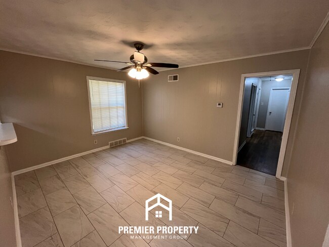 Building Photo - NEWLY RENOVATED 4BR/2BA Whitehaven Home | Detached 2-Car Garage & Tile Floors