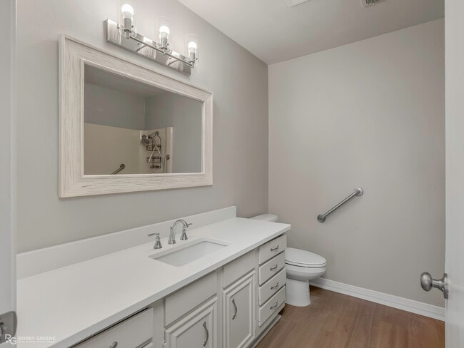 Building Photo - 10048 Alondra St