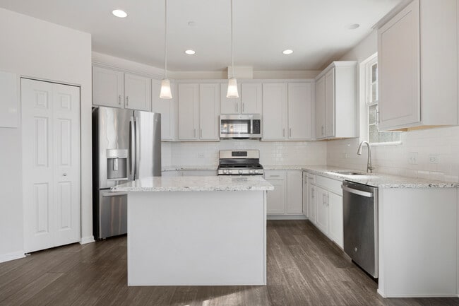 Building Photo - 4320 Monroe Ave