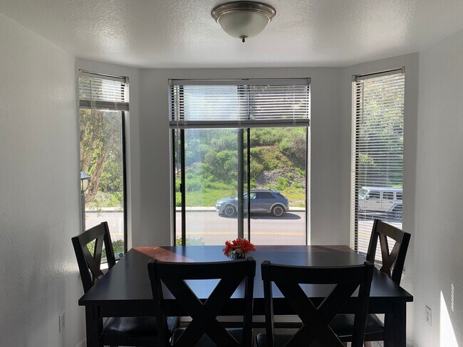 Dedicated Dining Space - 10021 Paseo Montril