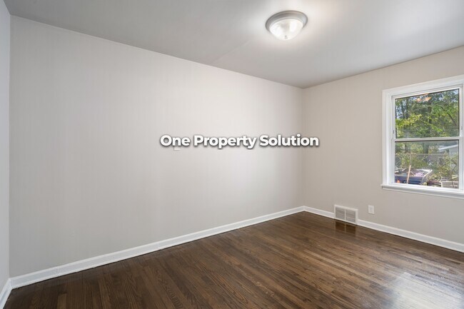 Building Photo - 5043 Washington St