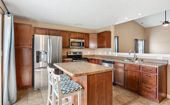 Building Photo - 3185 Fleming Dr