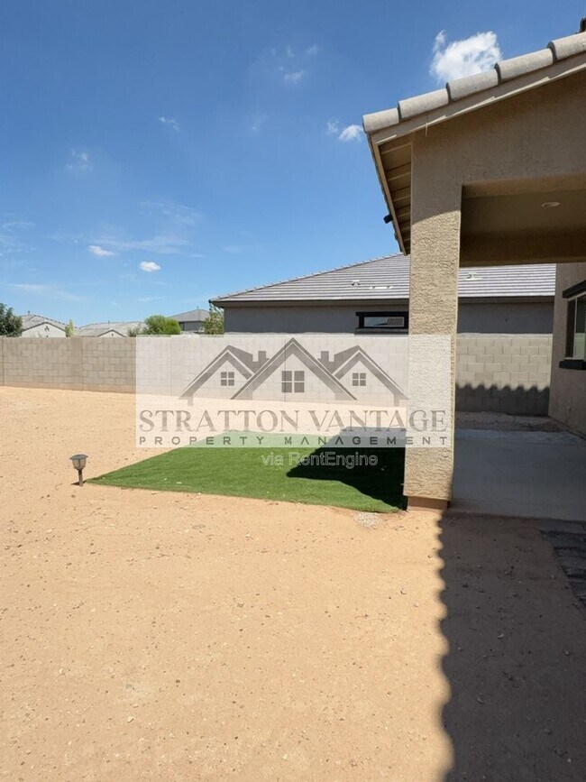 Building Photo - 43620 W Mescal Dr