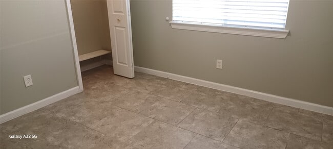 Building Photo - 2106 Wilshire Park Dr