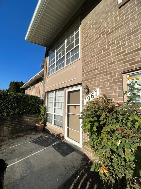 Building Photo - 1961 Kennedy Dr