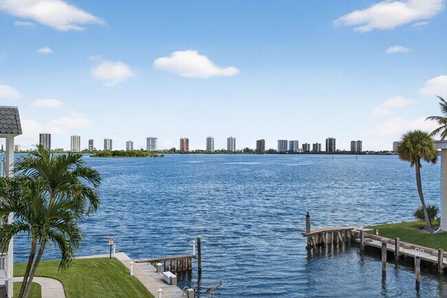 Building Photo - 110 Shore Ct