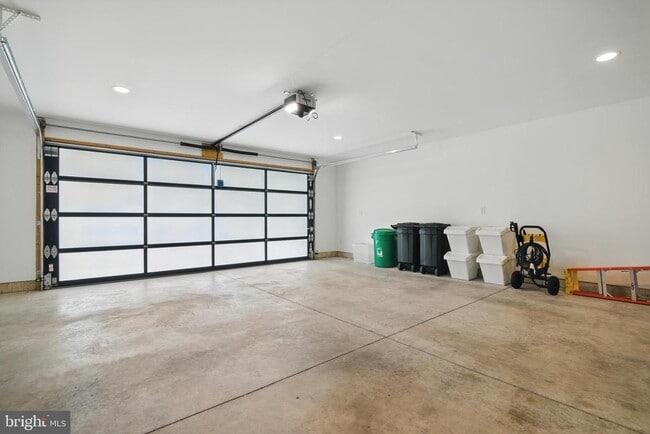 Building Photo - 317 Clearview Ave