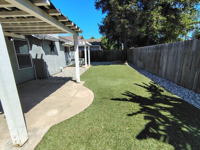 Building Photo - 4920 Apple Farm Ln