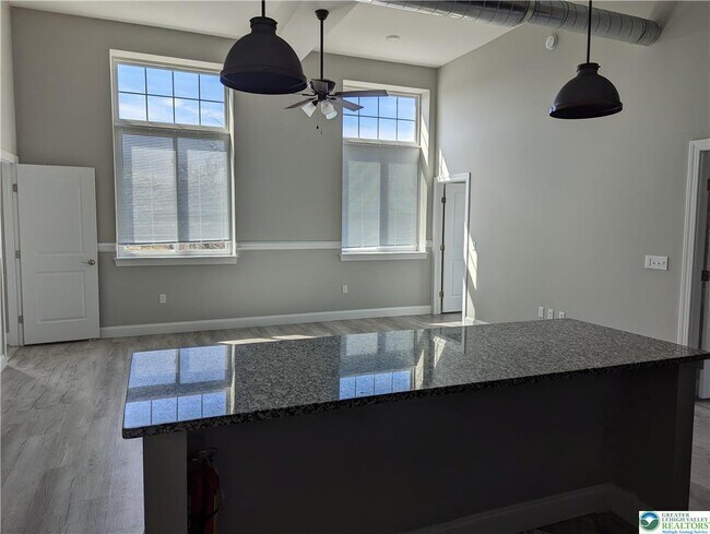 Building Photo - 216 Penn St