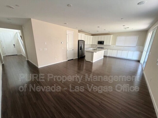 Building Photo - 10661 Valletta Ave