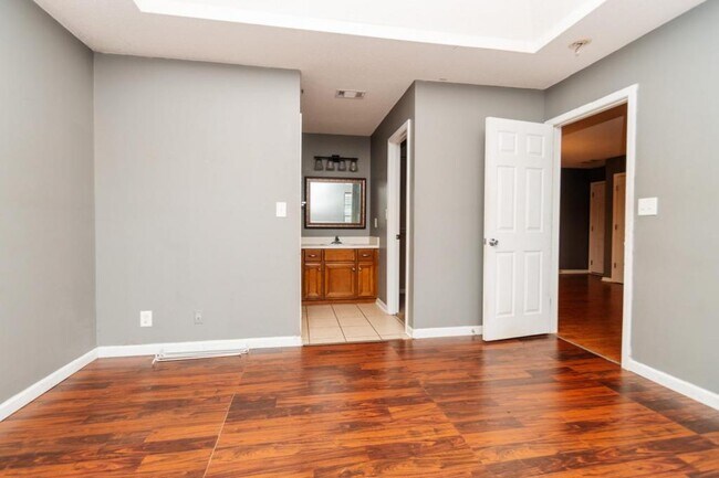Building Photo - 132 Coronation Dr