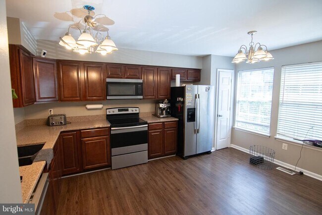 Building Photo - 611 Wind Ridge Dr