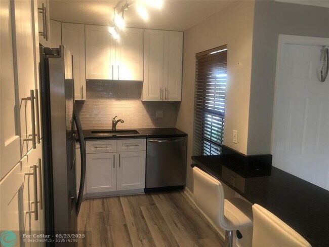 Building Photo - 2950 Olivewood Terrace