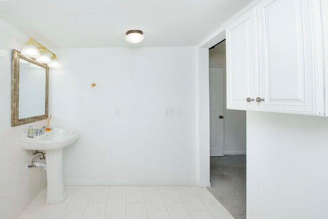 Building Photo - 3531 Pine Needle Dr