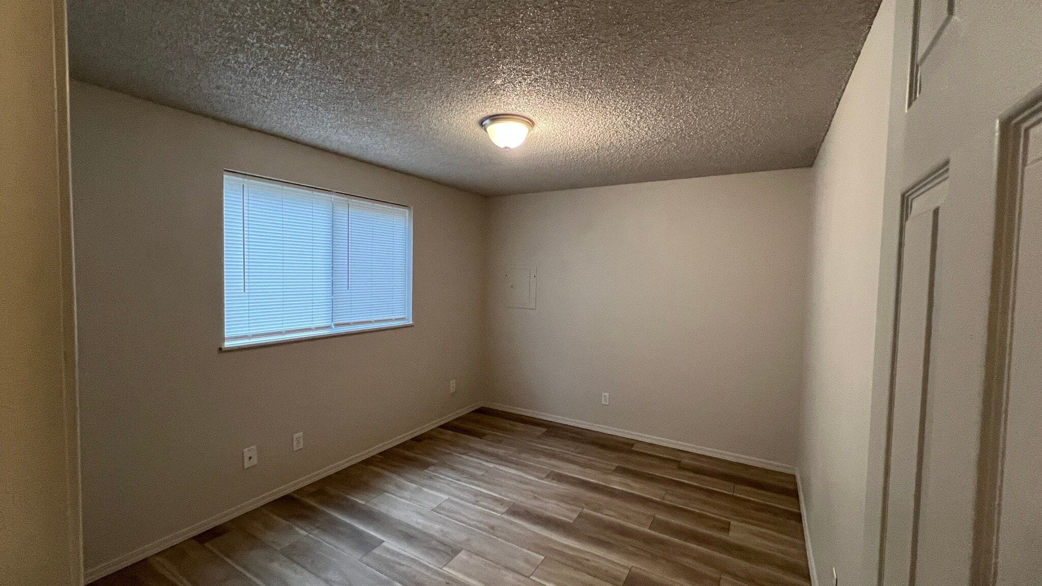 Building Photo - 14801 132nd Ave E