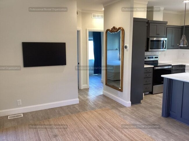 Building Photo - Wine Country Living at Its Finest