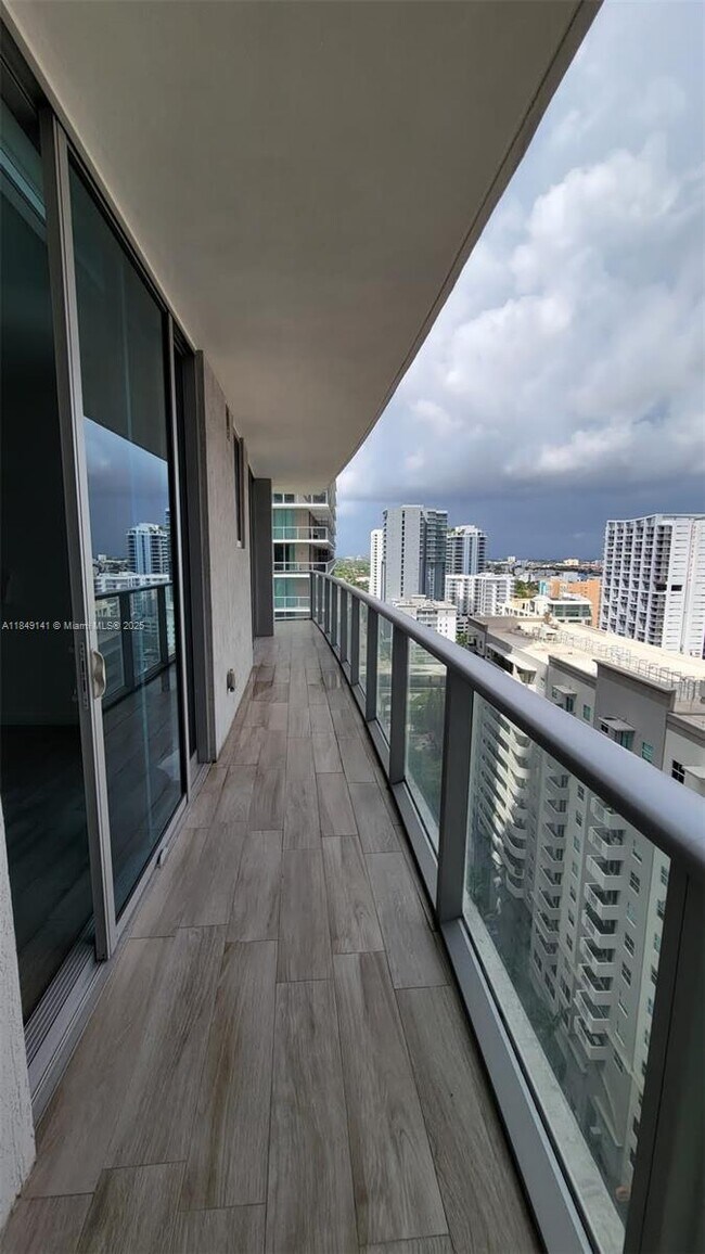 Building Photo - 1100S S Miami Ave