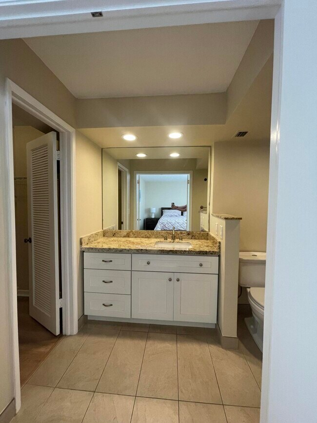 Building Photo - 450 Egret Cir