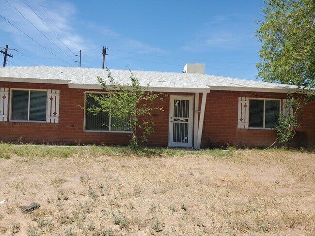 Building Photo - Move In Ready: Charming 3-Bed, 2-Bath Home in Camelback East - Available October 1, 2024!