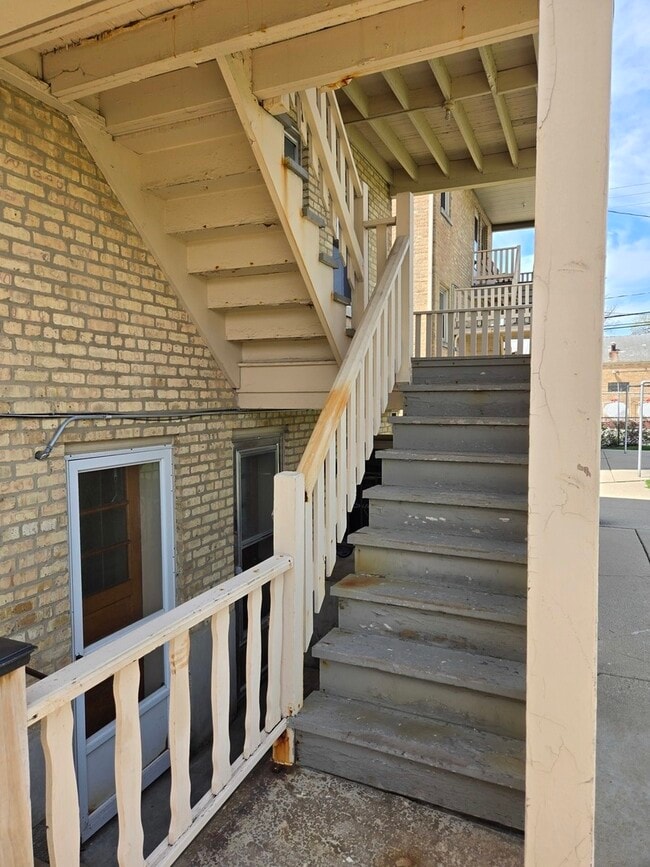 Building Photo - 7126 W Jarvis Ave