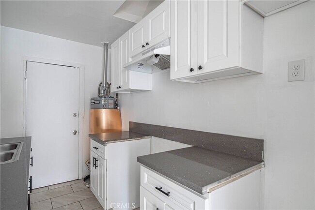 Building Photo - 1127 E 67th St